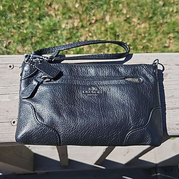 Coach Handbags - Coach Mickie leather zip wristlet